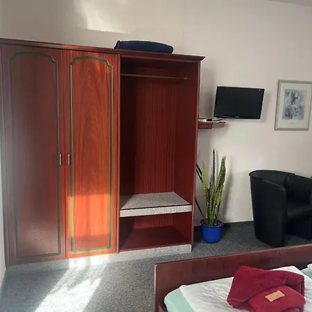 Weisses Ross Crossen Guest house